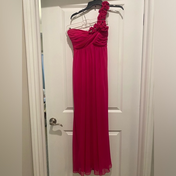 Windsor Fuschia Gown - Picture 1 of 4